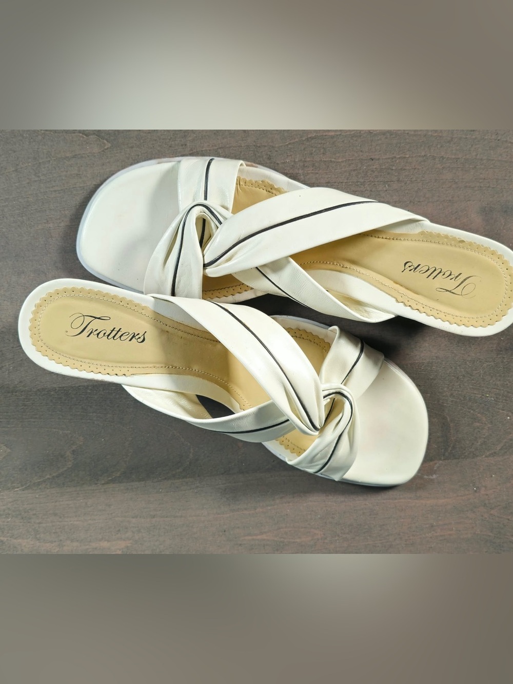 Trotters Cream Knotted Slide Sandals with Black Trim